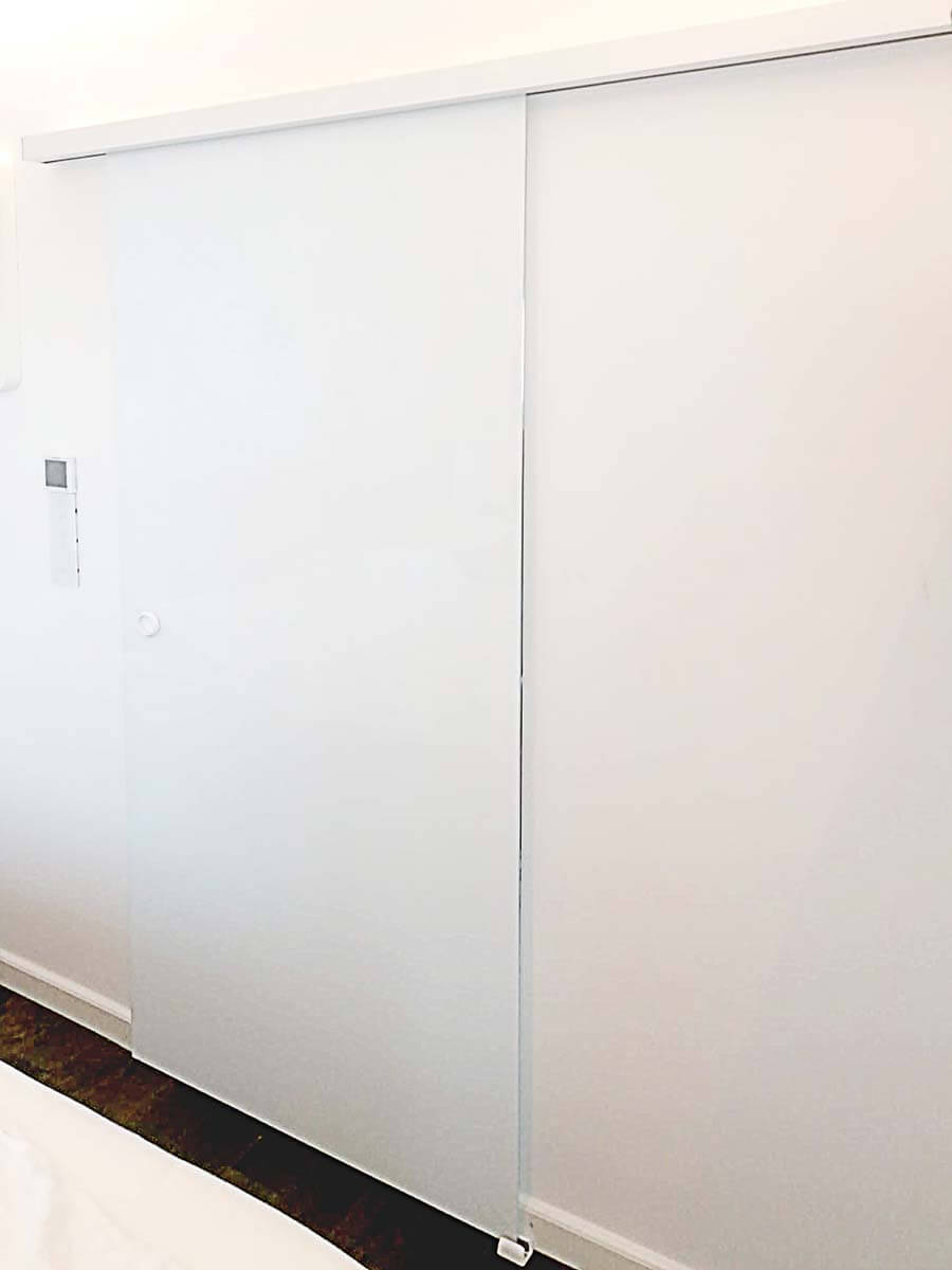 Drzwi przesuwne białe